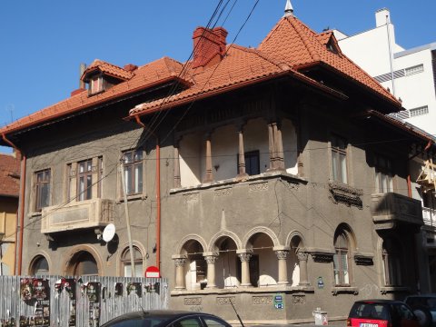 Casa in stil romanesc