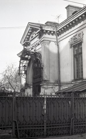 Calea Calarasilor, intre Piata Muncii (Bariera Vergului) si Sfanta Vineri.