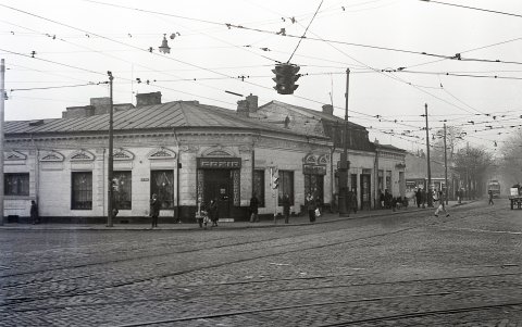 Calea Calarasilor, intre Piata Muncii (Bariera Vergului) si Sfanta Vineri.