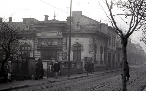 Calea Calarasilor, intre Piata Muncii (Bariera Vergului) si Sfanta Vineri.