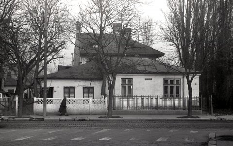 Calea Calarasilor, intre Piata Muncii (Bariera Vergului) si Sfanta Vineri.