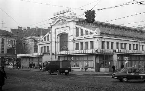 Calea Calarasilor, intre Piata Muncii (Bariera Vergului) si Sfanta Vineri. Hala Traian.