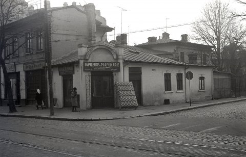 Calea Calarasilor, intre Piata Muncii (Bariera Vergului) si Sfanta Vineri.