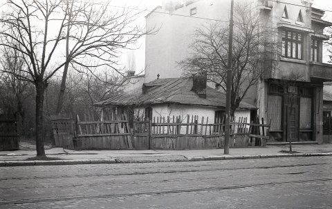 Calea Calarasilor, intre Piata Muncii (Bariera Vergului) si Sfanta Vineri.