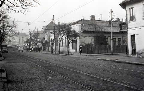 Calea Calarasilor, intre Piata Muncii (Bariera Vergului) si Sfanta Vineri.