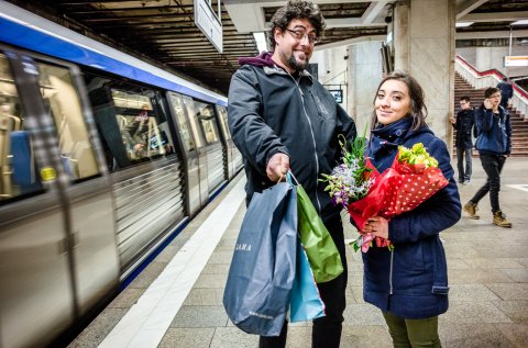 Calatori - Statia de metrou Piata Unirii 2