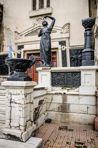 Statuie - Crematoriul Cenusa