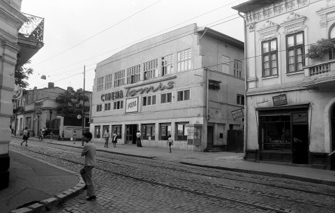 Calea Vacaresti, tronsonul cuprins intre Piata Sfanta Vineri si Splai. Cinema Tomis.