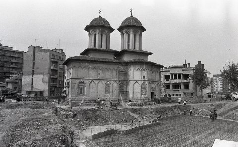 Mutarea bisericii Olari - 1982