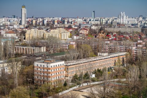 Institutul National de Cercetare-Dezvoltare pentru Protectia Mediului vazut din SEMA Parc - RiverView House