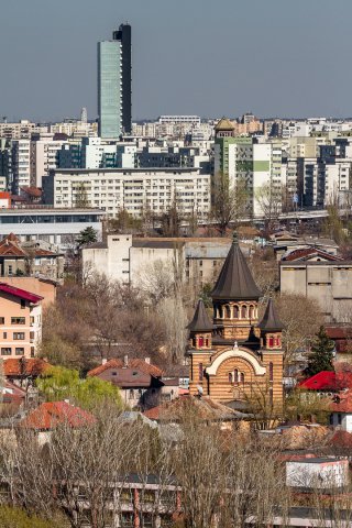 Biserica Belvedere vazuta din SEMA Parc - RiverView House