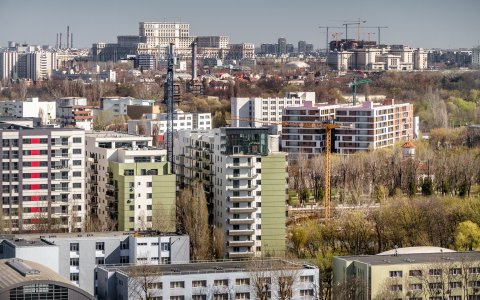 Privind spre Casa Poporului din SEMA Parc - RiverView House