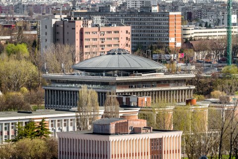 Rectoratul Universitatii Politehnica Bucuresti vazut din SEMA Parc - RiverView House