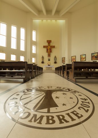 Biserica Sfântul Francisc de Assisi - Interior