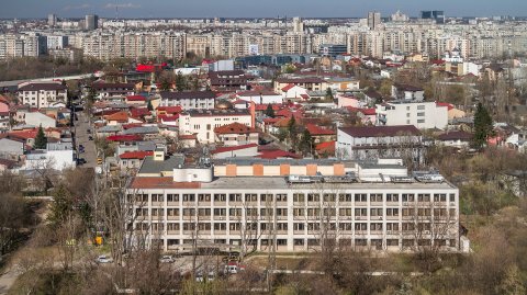 Institutul de Biologie si Biochimie vazut din SEMA Parc - RiverView House