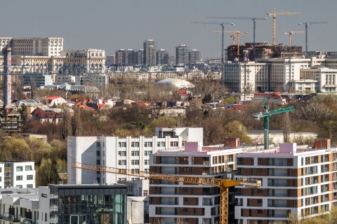 Privind spre Tineretului din SEMA Parc - RiverView House