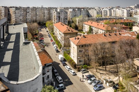 Privind spre cartierul Tineretului din blocul 69B - Strada V. V. Stanciu