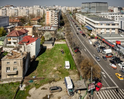 Privind spre Timpuri Noi din blocul 69B - Calea Vacaresti