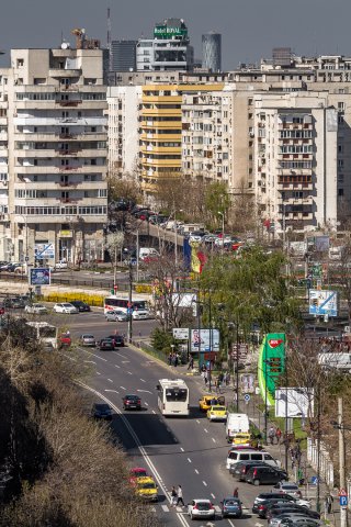 Privind spre Timpuri Noi din blocul 69B - Calea Vacaresti