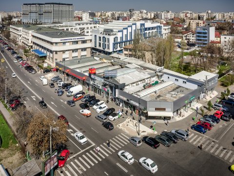 Piata Timpuri Noi vazuta din blocul 69B - Calea Vacaresti
