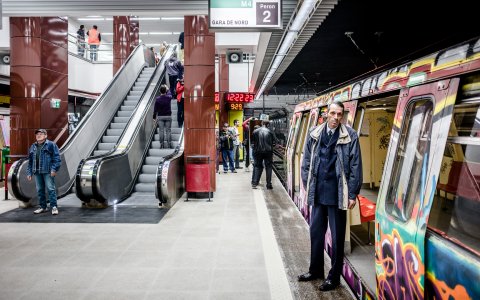 Peron - Statia de metrou Straulesti