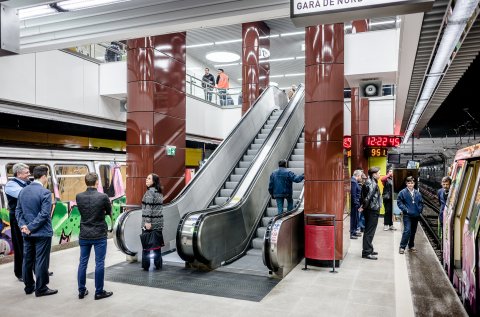 Peron - Statia de metrou Straulesti