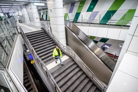 Scari - Statia de metrou Laminorului