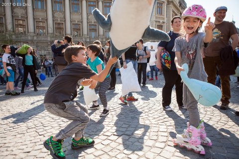 Pillow Fight 2017