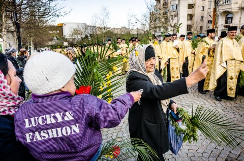 Selfie - Procesiune de florii - Aleea Dealul Mitropoliei