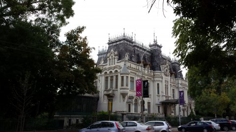 Palatul Kretzulescu, Str. Stirbei Voda, latura nordica a Parcului Cismigiu