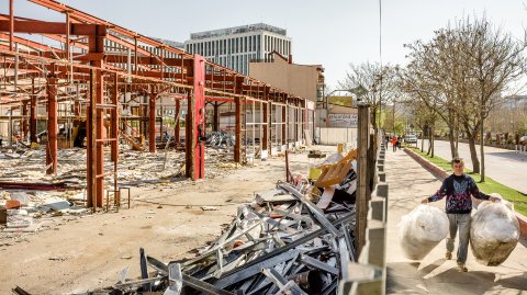 Demolarea complexului comercial construit in locul fabricii Crinul - Strada Nerva Traian