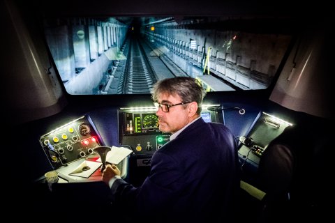 Catre statia Dimitrie Leonida - Cabina metrou CAF