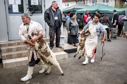 Măcelari - Piața Apărătorii Patriei