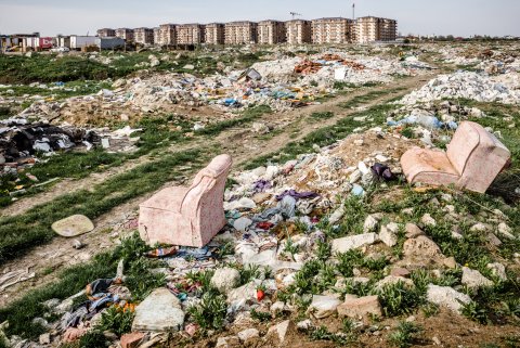 Fotolii în gunoi - Confort Urban Residence