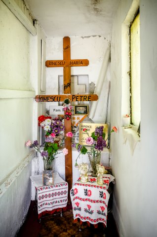 Interior cavou - Cimitirul Reinvierea