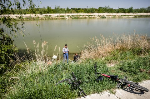 Pescari - Râul Dâmbovița înainte de Lacul Morii