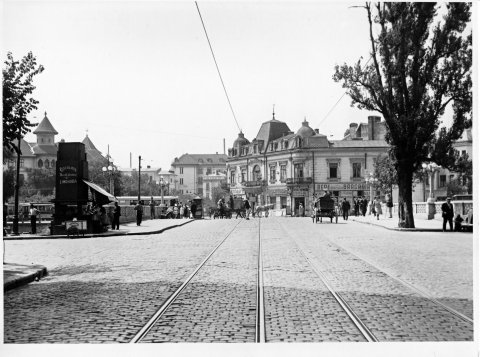 Podul de la Izvor văzut spre Strada Uranus.