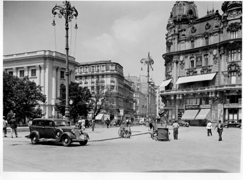 Calea Victoriei în dreptul Palatului Regal