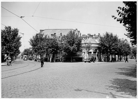 Intersecţia dintre străzile Cobălcescu (stânga) şi Schitu Măgureanu (dreapta)