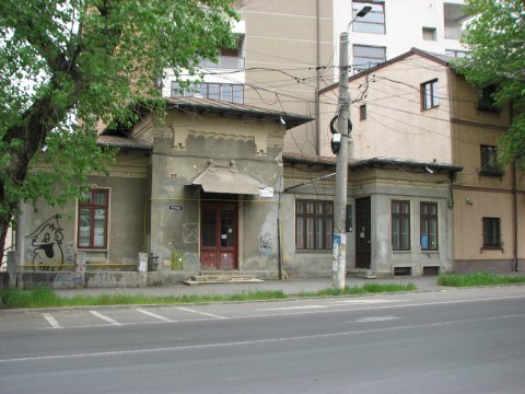 casa pe strada Uranus