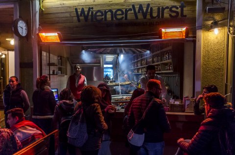 Wiener Wurst pe strada Franceza