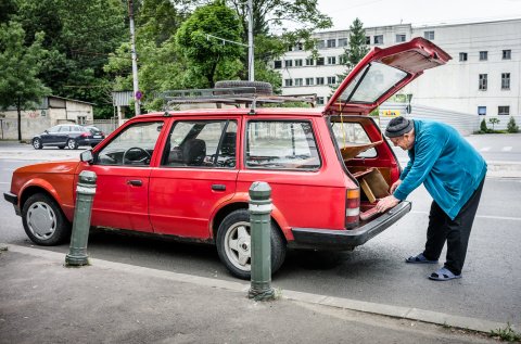 Cetățean trebăluind - Bulevardul Bucureștii Noi