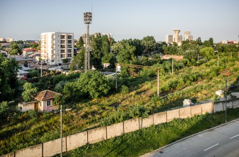 In spatele mallului Veranda