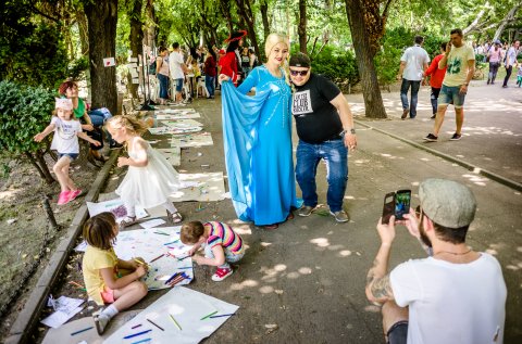 Elsa la joacă de 1 iunie în Cișmigiu
