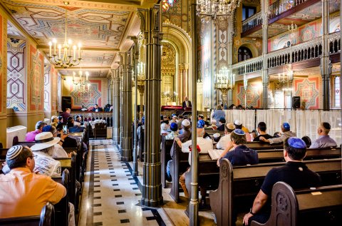 Ceremonia de primire a unui nou sul de Torah - Templul Coral