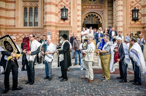 Ceremonia de primire a unui nou sul de Torah - Templul Coral