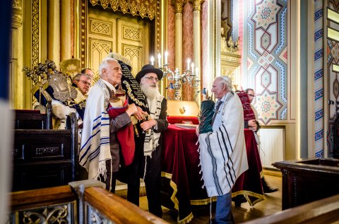 Ceremonia de primire a unui nou sul de Torah - Templul Coral