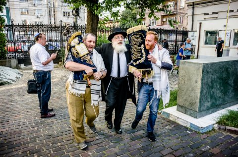 Ceremonia de primire a unui nou sul de Torah - Templul Coral