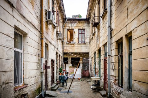 Curte - Strada Baia de Fier