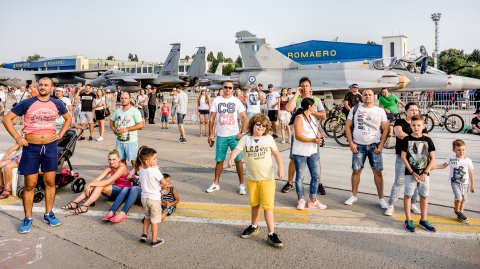 Spectatori - BIAS 2017 - Aeroportul Băneasa